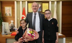 Antalya'yı merak eden Nevşehirli öğrenciyi Milli Eğitim Müdürü ağırladı