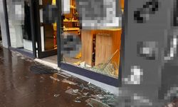 Nevşehir ilginç kaza: Otomobil iş yerine girdi