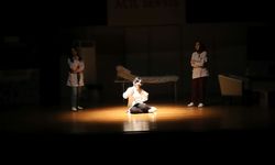 NEVÜ öğrencileri tiyatro oyunu sergiledi