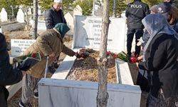 Şehit polis Ahmet Kara kabri başında anıldı