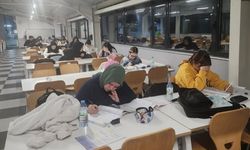 Öğrenciler etütle sınava hazırlanıyor