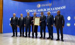 Cevdet Yılmaz, Nevşehir ahisine berat takdim etti