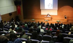 “Mutluluk Felsefesi” semineri büyük ilgi gördü