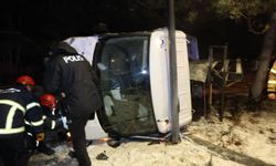 Nevşehir’de hatalı sollama faciası: Kamyonet devrildi, 4 kişi yaralandı