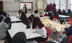 NEVÜ’lü akademisyenden lise öğrencilerine yaşlı bakım kariyer eğitimi