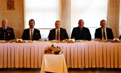 Vali Fidan gazetecilerle kahvaltıda buluştu