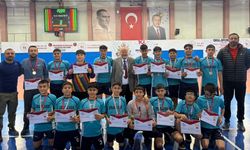 Sporcular hentbol müsabakalarında ter döktü
