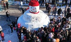 Dev kardan adam Nevşehir'de büyük ilgi gördü