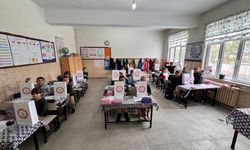 Suvermez’de gelenek bozulmadı: Öğrencilere kırtasiye desteği
