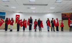 “Korkma!” diyen gençler İstiklal Marşı’na ses oldu