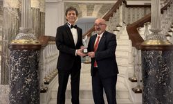 Akif Manaf’a bir barış ödülü daha: Egeyön Barış Ödülünü aldı