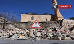 Tarihi caminin istinat duvarı yağışa dayanamadı: Faciadan dönüldü
