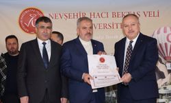 NEVÜ’den Kızılay’a teşekkür plaketi