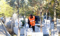 Gülşehir’de bayram hazırlığı: Mezarlık temizliği başladı