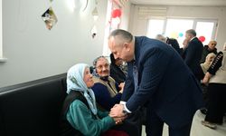 Vali Fidan, huzurevi sakinlerinin bayram sevincine ortak oldu