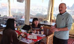 Göreme’de 9 dil konuşan Cemalettin Yavuz dünyanın dikkatini çekti