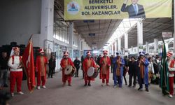 Nevşehir’de alışverişe mehter molası: Pazaryerinde renkli anlar