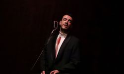 NEVÜ’de Cem Adrian rüzgarı: Salon tıklım tıklım doldu