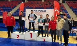 Nevşehirli güreşçiler Niğde’de mindere çıktı, madalyalarla döndü