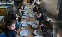 Minik eller ramazan tatlısı yaptı