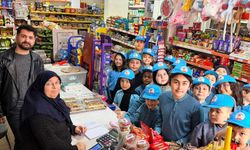 Minik öğrencilerden örnek davranış! Harçlıklarıyla borç ödediler