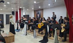 Güzel Sanatlar Fakültesi Orkestrası huzurevinde sahnede