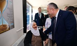 Vali Fidan hastalarla tek tek ilgilendi