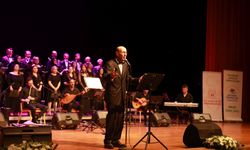 Türkü gecesi büyük ilgi gördü! Nevşehir’de salon tıklım tıklım doldu