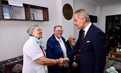 Vali Kök yaşlıların bayram sevincine ortak oldu