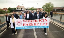 Avanos'ta onlarca kişi yürüdü: Taş Köprü’de renkli görüntüler oluştu
