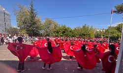 Minik kalplerden büyük gösteri: Veliler hayranlıkla izledi