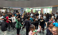 Nevşehir'de koridorlar şarkılarla yankılandı! Öğrencilerden renkli konser
