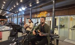 Kızılırmak kıyısında yaz akşamları canlı müzikle şenleniyor