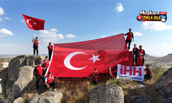 Nevşehir’de İHH ekibinden 15 Temmuz şehitleri için zirve tırmanışı