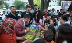 Rasim Arı’dan 2000 Evler’e sürpriz ziyaret: Parkta vatandaşlarla buluştu