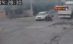 Acıgöl’de motosiklet ile otomobil çarpıştı: O anlar kamerada
