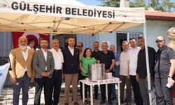 Yeniyaylacık'ta aşure bereketi! 1.300 kişi aynı sofrada buluştu