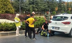 Nevşehir’de otomobile sıkışan yavru kedi böyle kurtarıldı