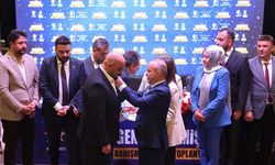Nevşehir’de dikkat çeken toplantı: Rozetler takıldı