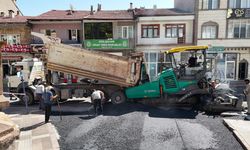 Gülşehir’de sıcak asfalt mesaisi sürüyor: Çarşı merkezi yenileniyor