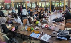 Sevgi ilmek ilmek büyüyor: Birlikte örüp birlikte üretiyorlar