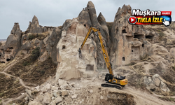 Göreme’de kaya düşmesinin ardından riskli parçalar kaldırılıyor