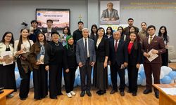 Kalpleri Birleştiren Şiir: KazNU Uluslararası İlişkiler Fakültesinde Cumhuriyet Günü Dolayısıyla Şiir Okuma Yarışması