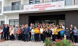 Küçüklerden büyüklere gönül köprüsü: Nevşehir’de karanfilli buluşma