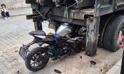 Nevşehir’de motosiklet kazası! Kamyona çarptı: 2 kişi yaralandı