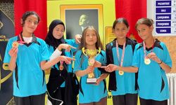 Atatürk Ortaokulunun küçük kızları atletizmde il birincisi!