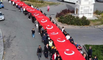 Hacıbektaş’ta 100 metrelik bayrak ile yürüyüş