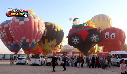 Kapadokya’da gökyüzü renklenecek: 30 figürlü balon havalanıyor