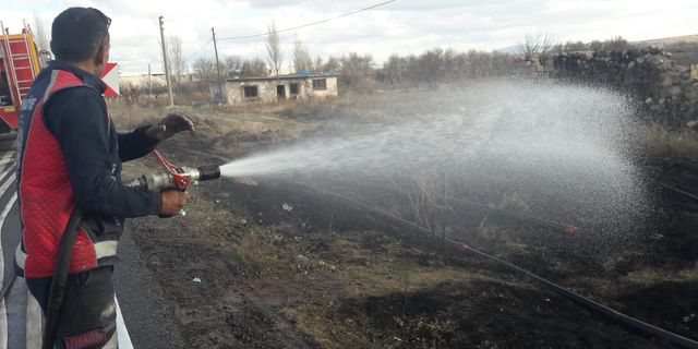 Gülşehir'de sazlık alanda çıkan yangın zarara yol açtı