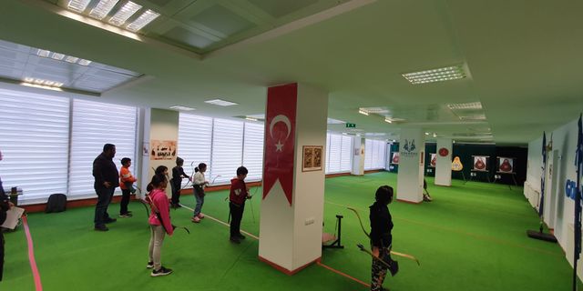 Nevşehir Belediyesi Gençlik ve Spor Kulübü’nde okçuluk kursu açıldı